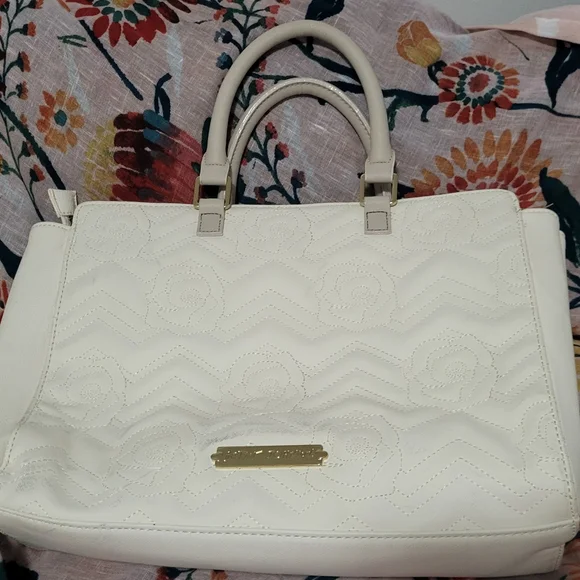 Rose Pattern Stitched White Betsey Johnson Bag w/ Grey Bow and Rose Pochette GUC - Picture 2 of 3